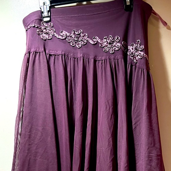 Ladies skirt - Picture 1 of 2